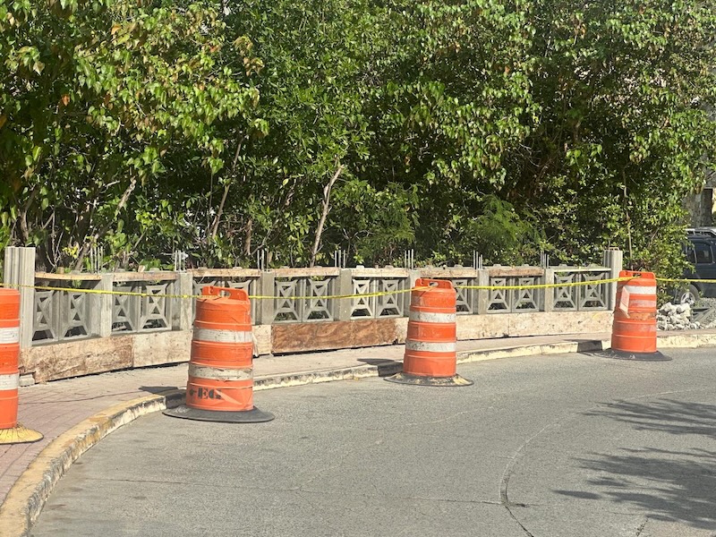 Road Town partnership brings long-awaited banister repairs near Banco Popular